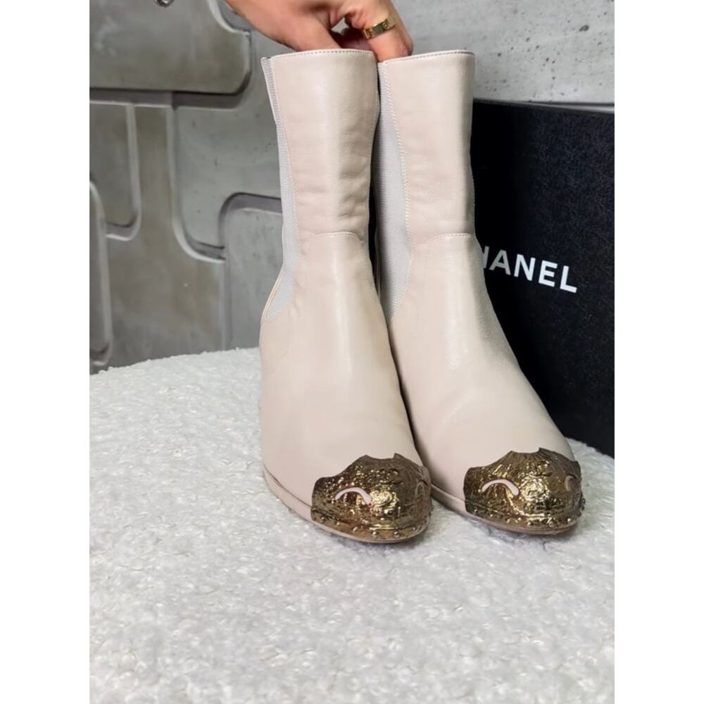 Chanel Paris-Dallas Beige Leather Ankle Boots - Size 37 - Picture 4 of 16